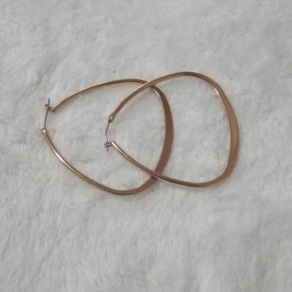 Elegant Gold Hoop Earrings